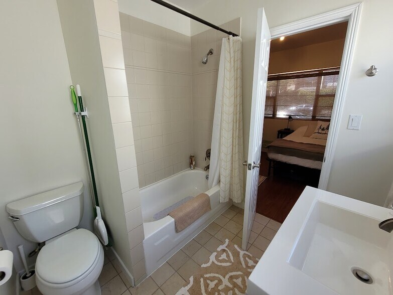 Bathroom - 1814 Arizona Ave