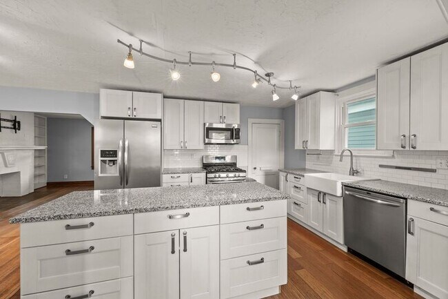 Building Photo - 1549 Meadow Rd