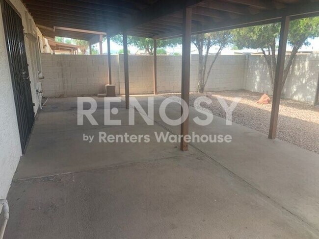 Building Photo - Ideal 2 BD/2 BA/2 CG Townhome with Community Pool Near Olive & 67th in Peoria!
