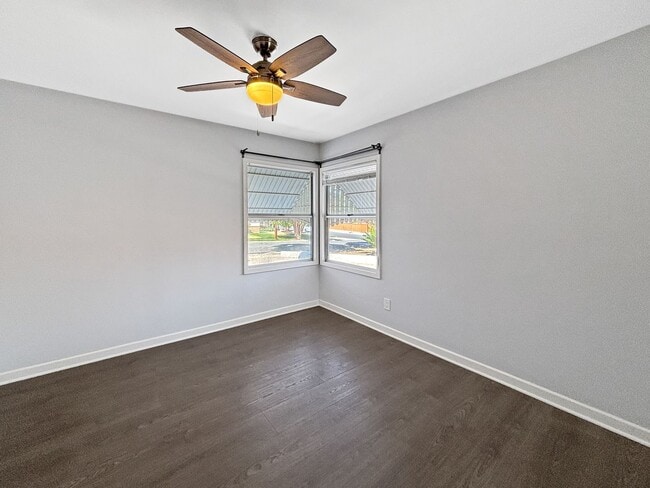 Building Photo - Beautifully Upgraded 2B/2BA House W/ 2-Car...