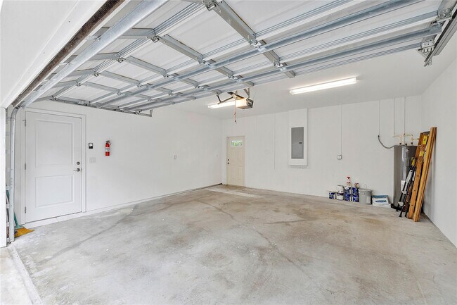 Building Photo - 825 NE 17th Way