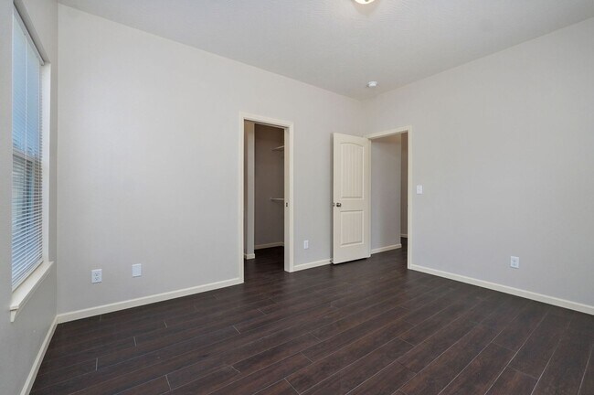 Building Photo - 1345 E Cherry St
