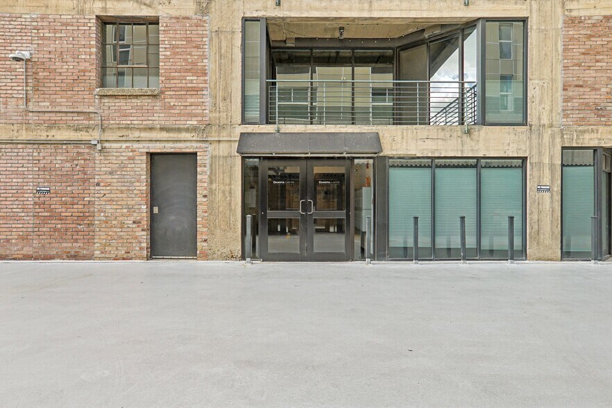 Building Photo - 380 W 200 S
