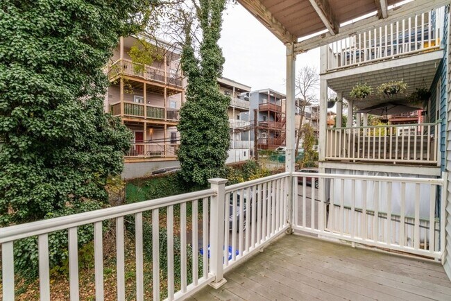 Building Photo - 12 Thelma Rd