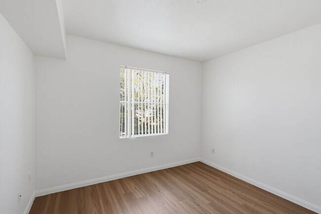 Building Photo - 6955 N Durango Dr