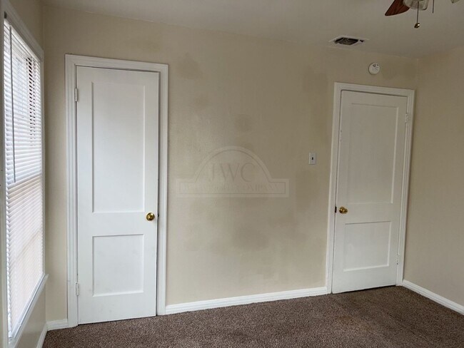 Building Photo - 1807 Poage Ave