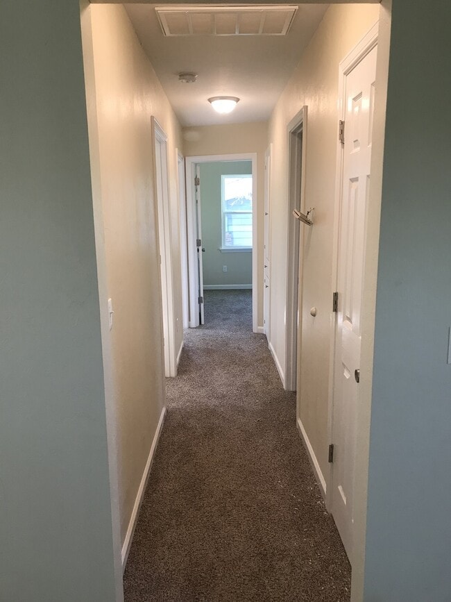 Building Photo - Newly remodeled 3 bed 1 bath home.