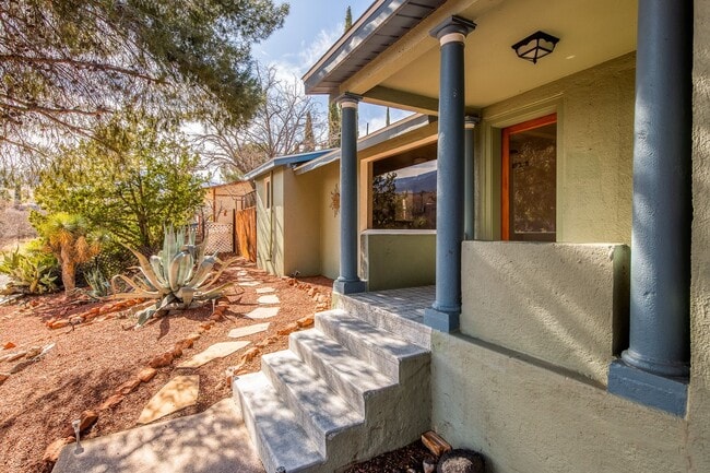 Building Photo - 111 Sunset Blvd