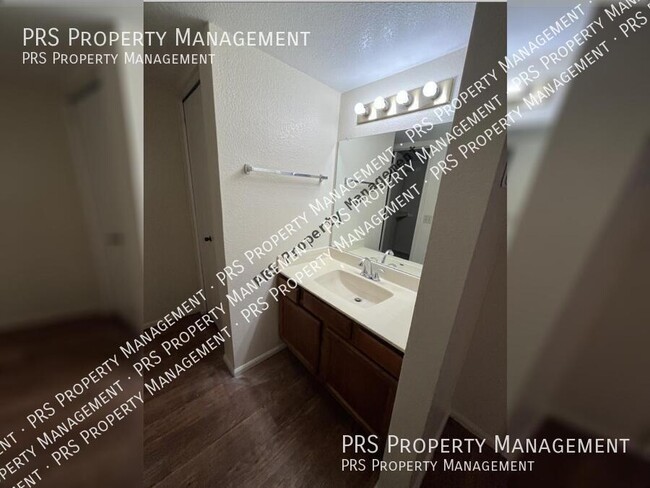 Building Photo - 10610 S 48th St