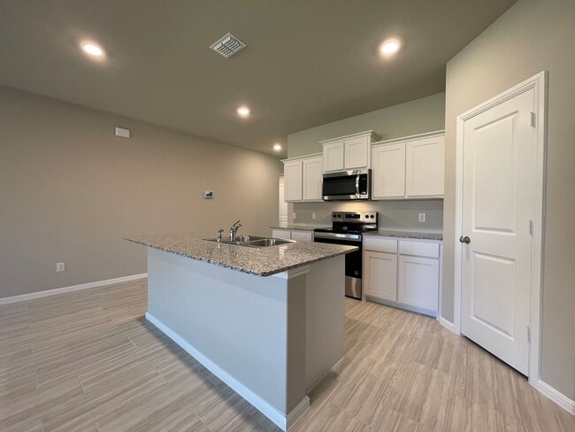 Building Photo - AVAILABLE NOW 4 BEDROOM 2 BATH NEW CONSTRU...