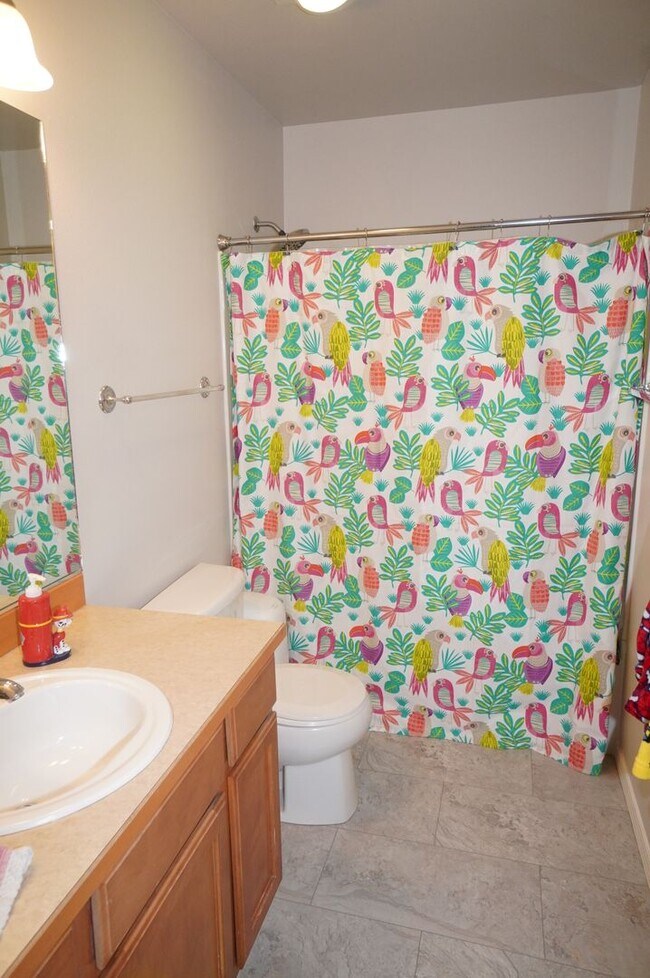 Building Photo - 4 Bedroom Eagle River Home!