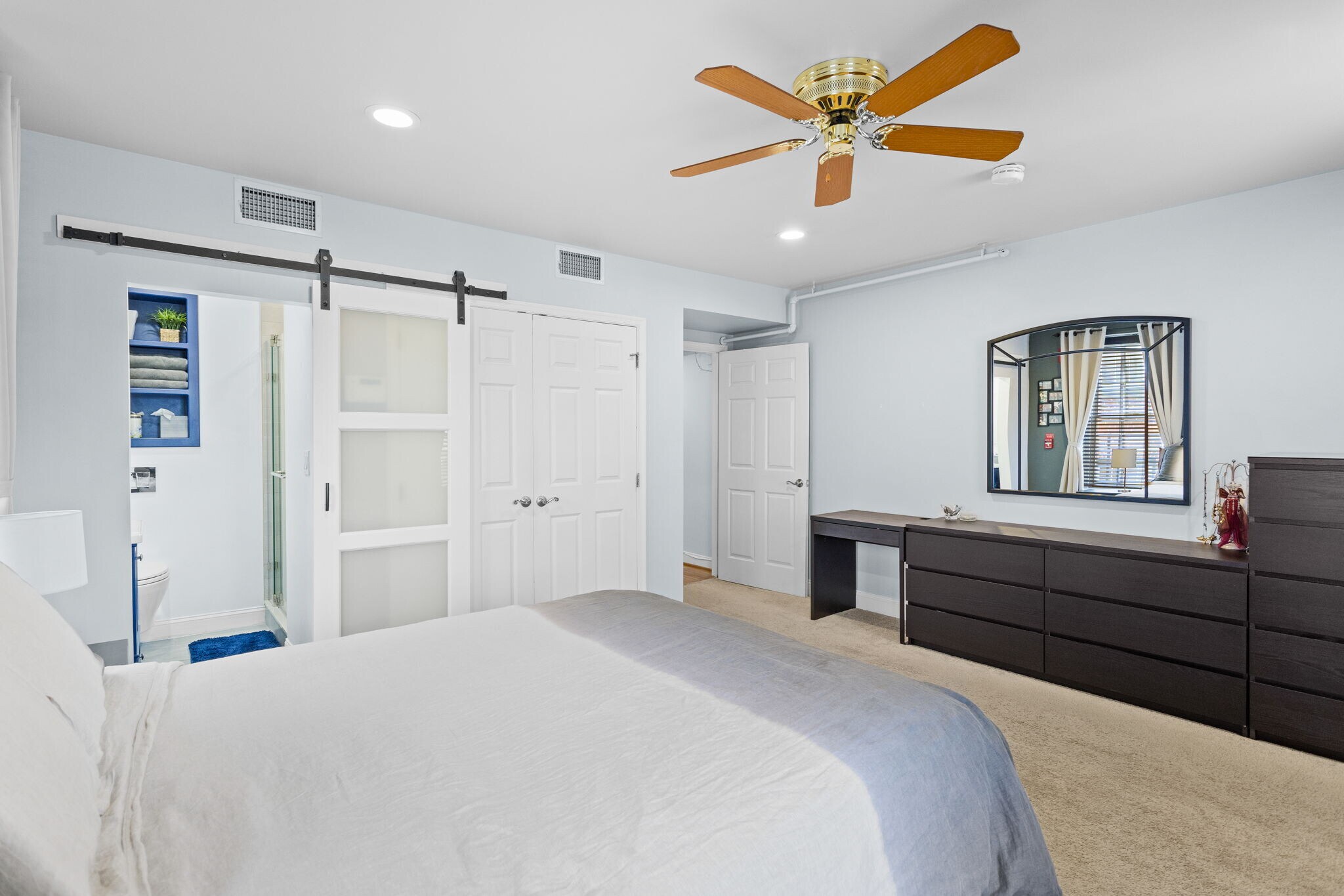 Building Photo - 142 N Bread St