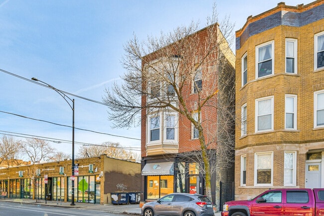 Building Photo - 2113 W Armitage Ave