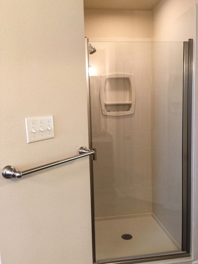 Building Photo - 3BR / 2BA Duplex in Hewitt, Texas | Midway ISD