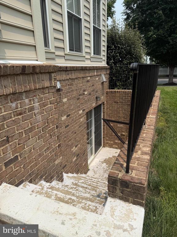Building Photo - 10892 Clara Barton Dr