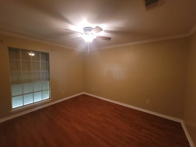 Building Photo - 2626 Beluche Dr