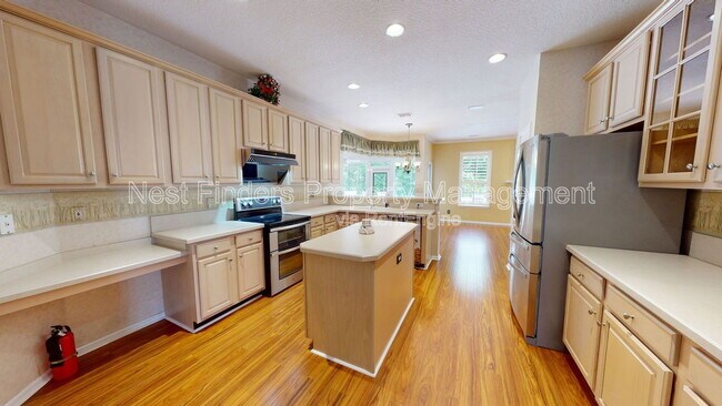 Building Photo - 9035 Hampton Landing Dr E