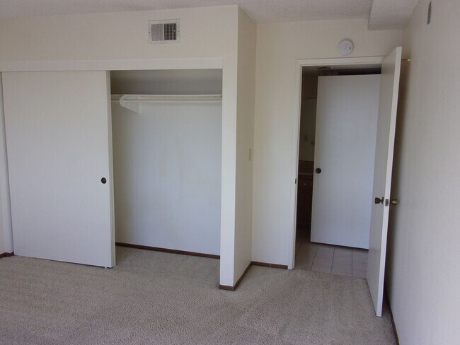 Building Photo - 411