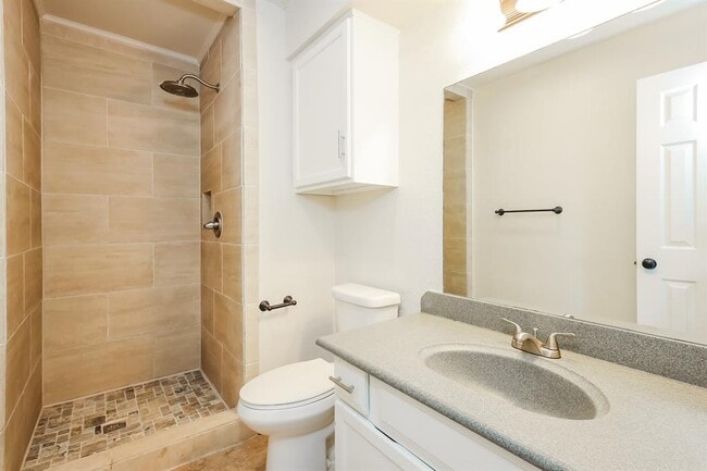 Building Photo - 725 Lapwing Rd