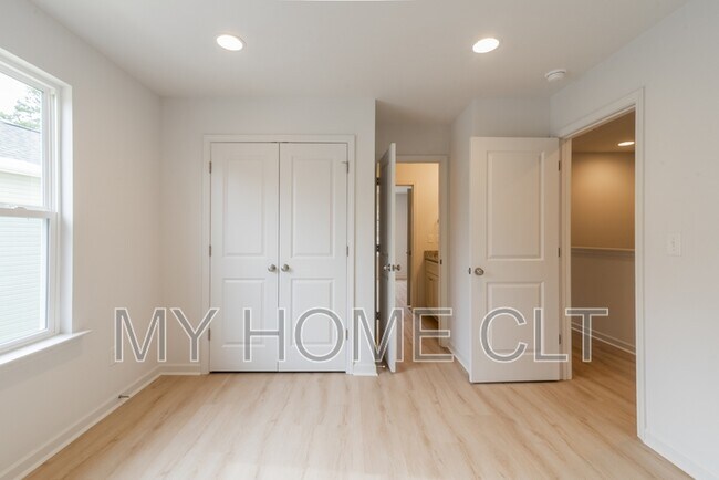 Building Photo - 2719 Capitol Dr