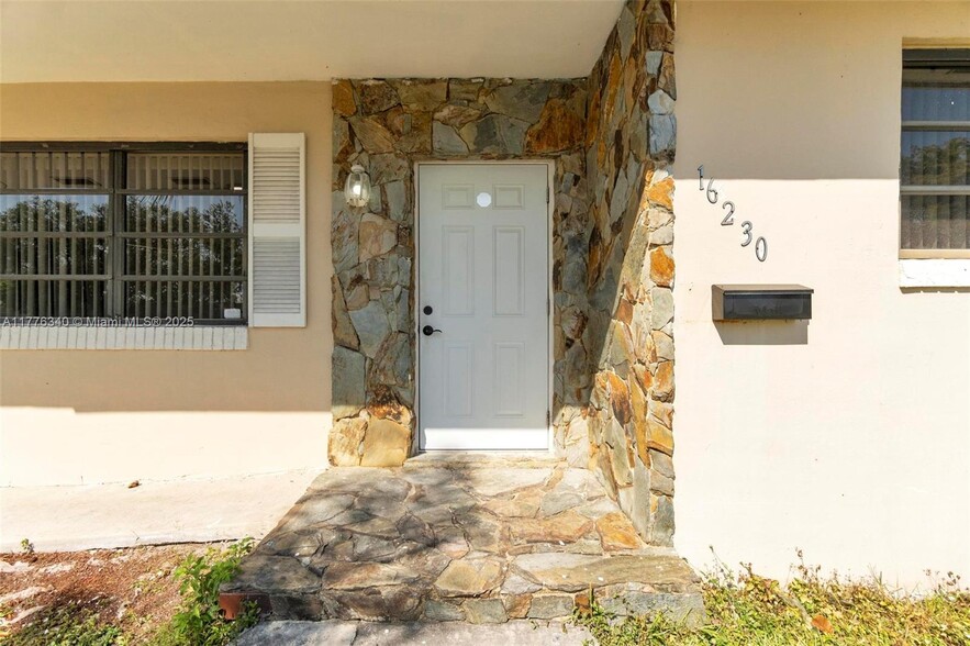 Primary Photo - 16230 SW 106th Ave