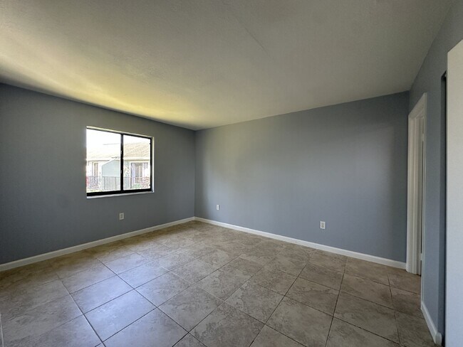 Building Photo - Second floor unit with screened balcony