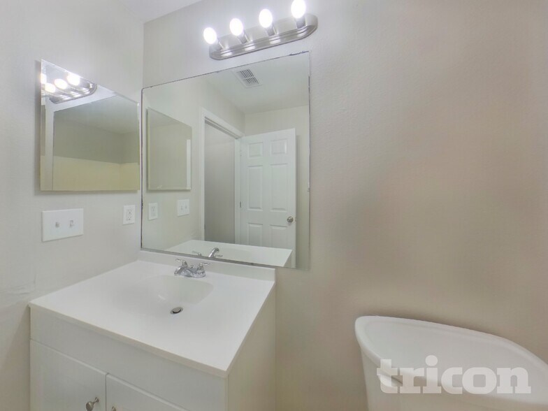 Building Photo - 1044 Darlington Ct