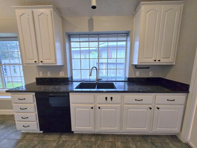 Building Photo - 5118 Rebel Ridge Dr