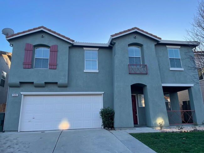 Building Photo - LARGE TWO STORY HOME IN ROCKLIN WITH 4 BED...