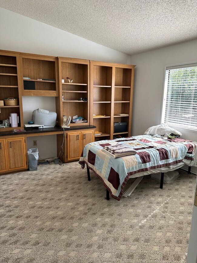 Building Photo - **Senior Community 55+ and Older** Large Home with Views!