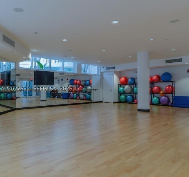 Building Photo - 20281 E Country Club Dr