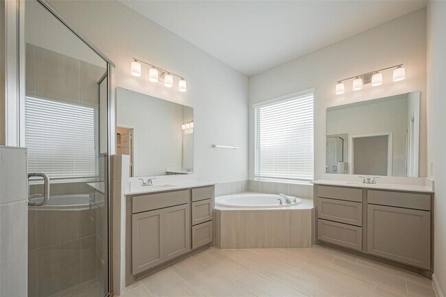 Building Photo - 16939 Chapel Knox Dr