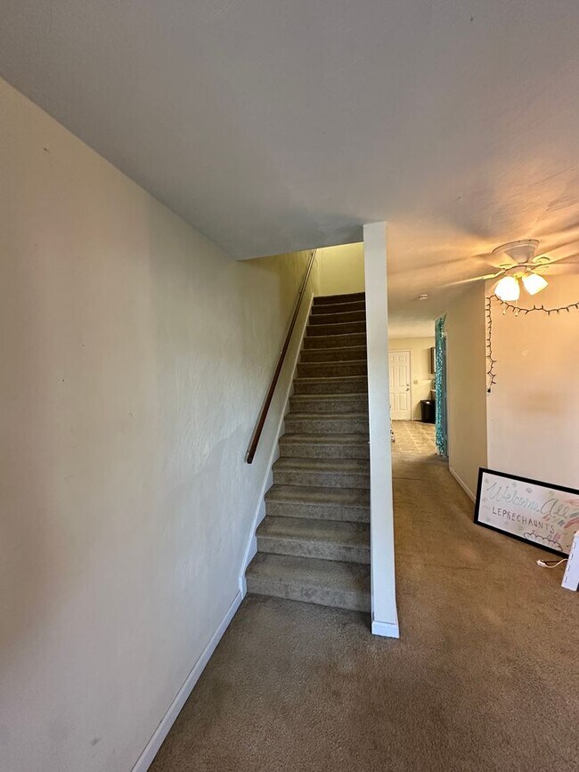 Building Photo - 215 Pheasant Run Dr