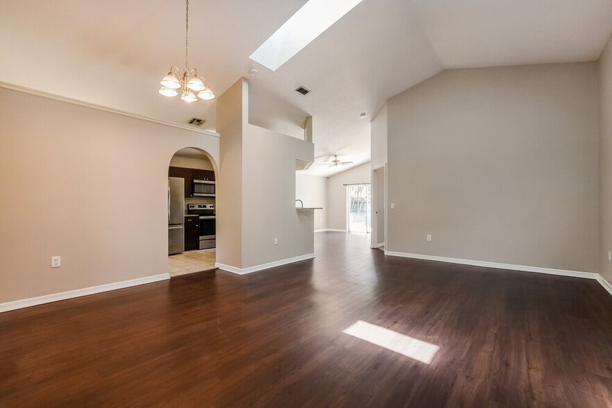 Building Photo - 4202 Mendenwood Ln