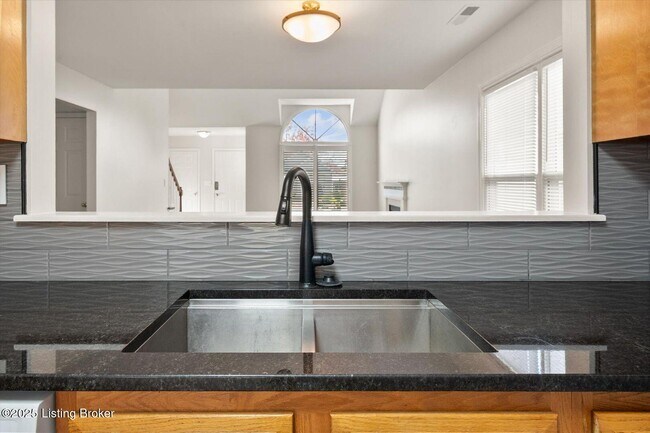 Building Photo - 10523 Going Ct