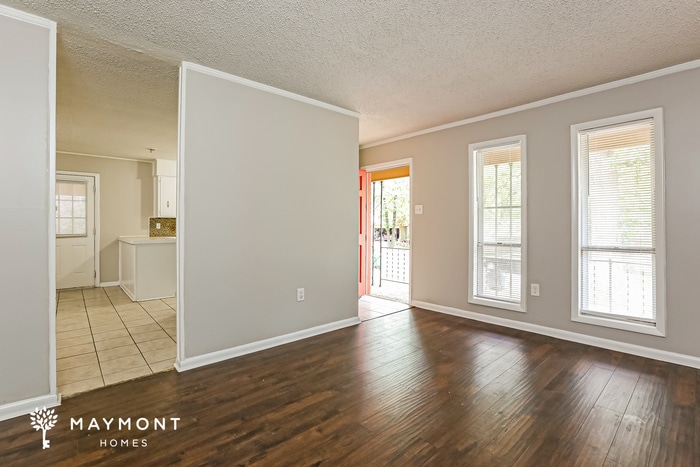 Building Photo - 8707 Oakhaven Dr