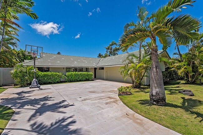 Building Photo - 5 BR Executive Home with Pool in prestigious Kahala! Pet Friendly!