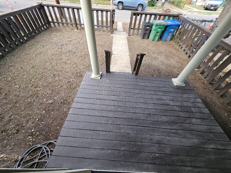 Building Photo - 1016 Center St