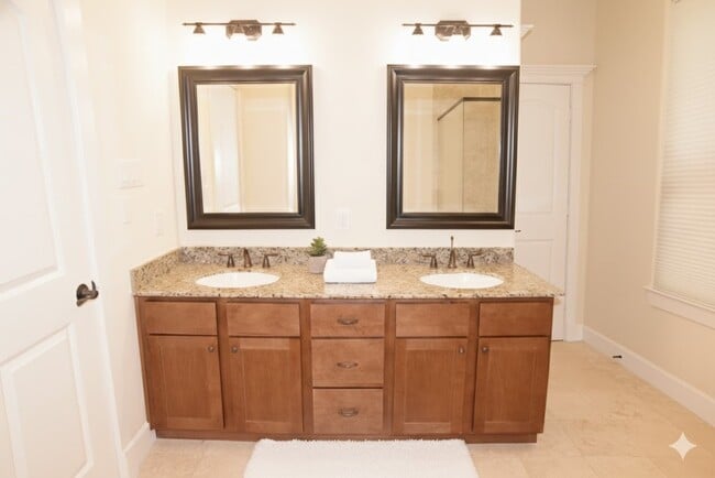 Building Photo - 615 W 27th St