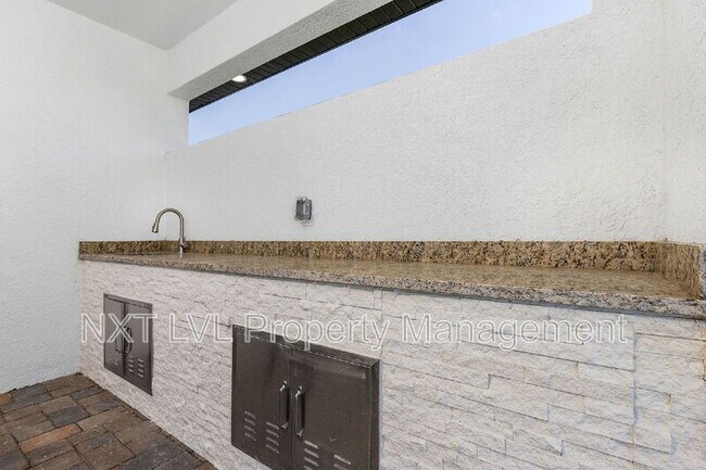 Building Photo - 1925 SW 3rd Terrace