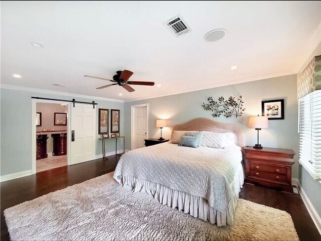 Building Photo - Gorgeous East Cobb Home with 5 bedrooms & 3.5 Bathrooms!!