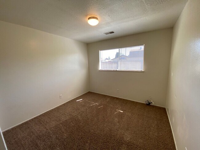 Building Photo - Tulare Home for Rent coming soon!
