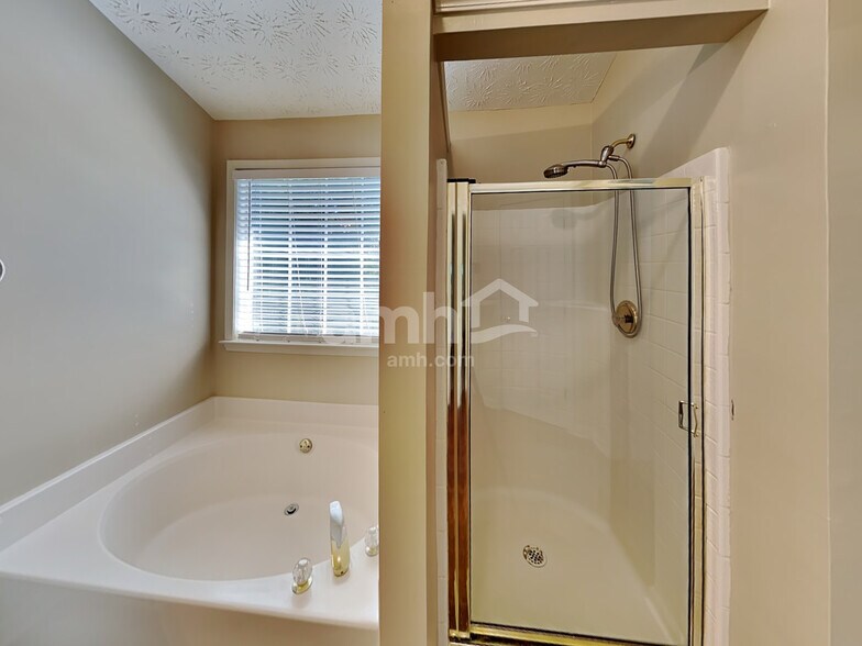 Building Photo - 5390 Spotted Fawn Ct