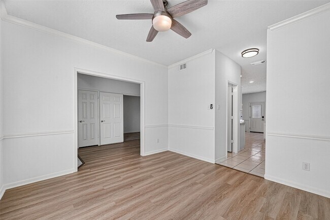 Building Photo - 1253 El Camino Village Dr