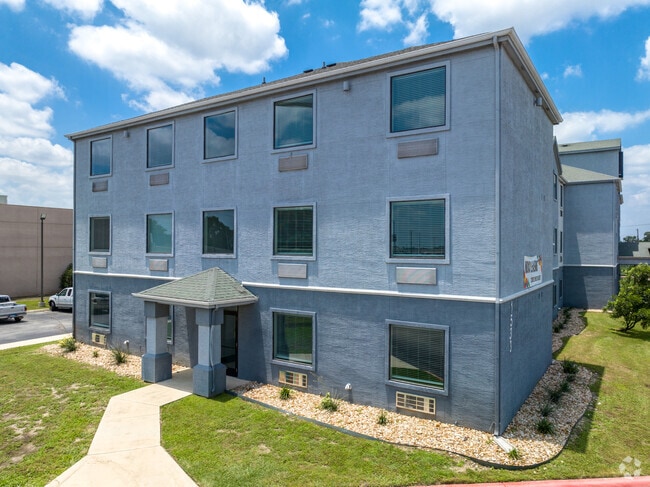 Building Photo - Gruene Point