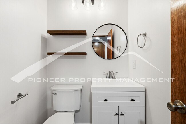 Building Photo - Spacious Home with Washer/Dryer and Central AC