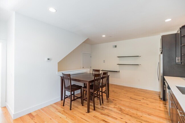Building Photo - 910 N 19th St