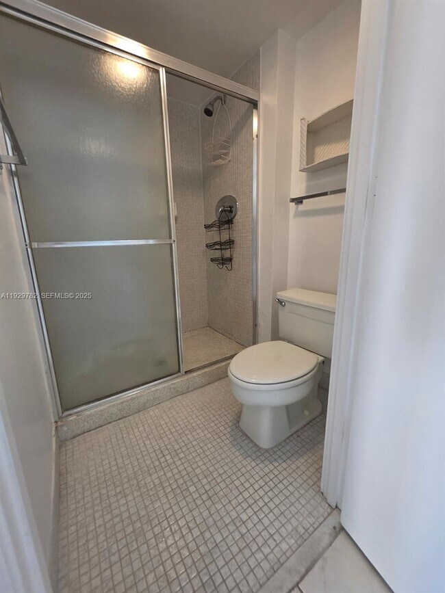 Building Photo - 3701 N Country Club Dr