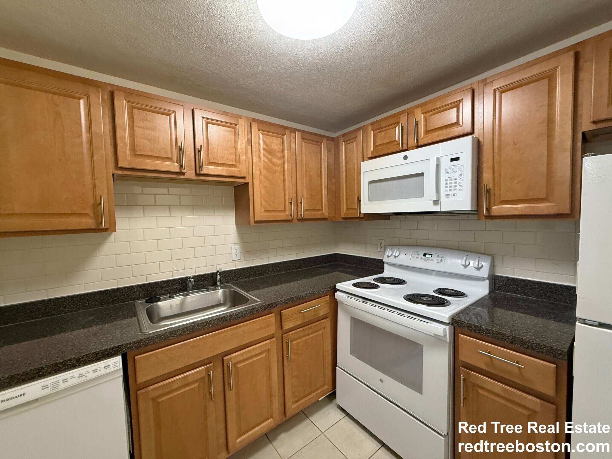 Building Photo - 245 Main St