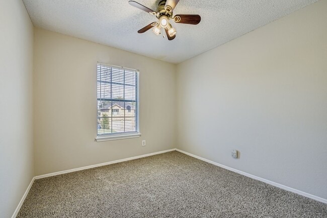 Building Photo - 1322 Jasmine Dr